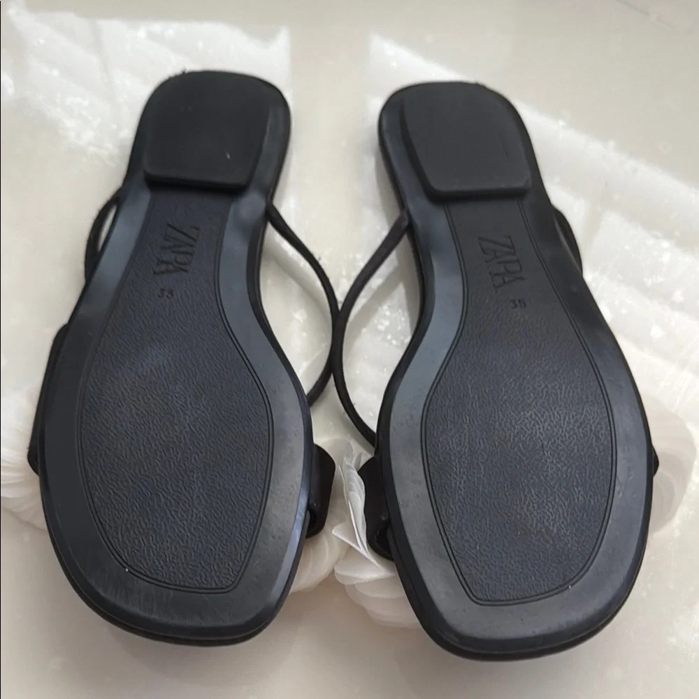 ZARA Black Slide Sandals with White Floral Appliqués - Picture 2 of 5